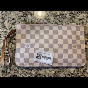 AUTHENTIC Neverfull MM wristlet